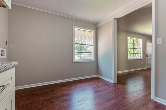 Building Photo - 1553 North Pkwy