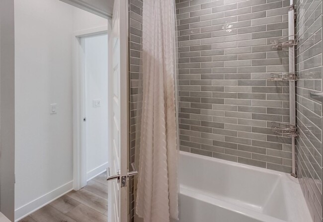 Building Photo - Mira Mesa 3 Bedroom Townhome!