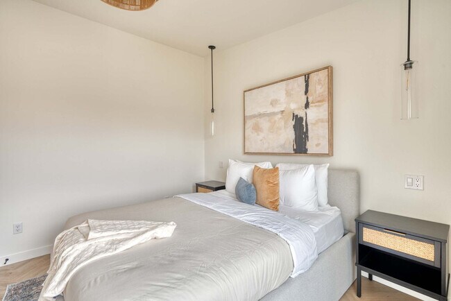 Building Photo - 5018 NE 26th Ave