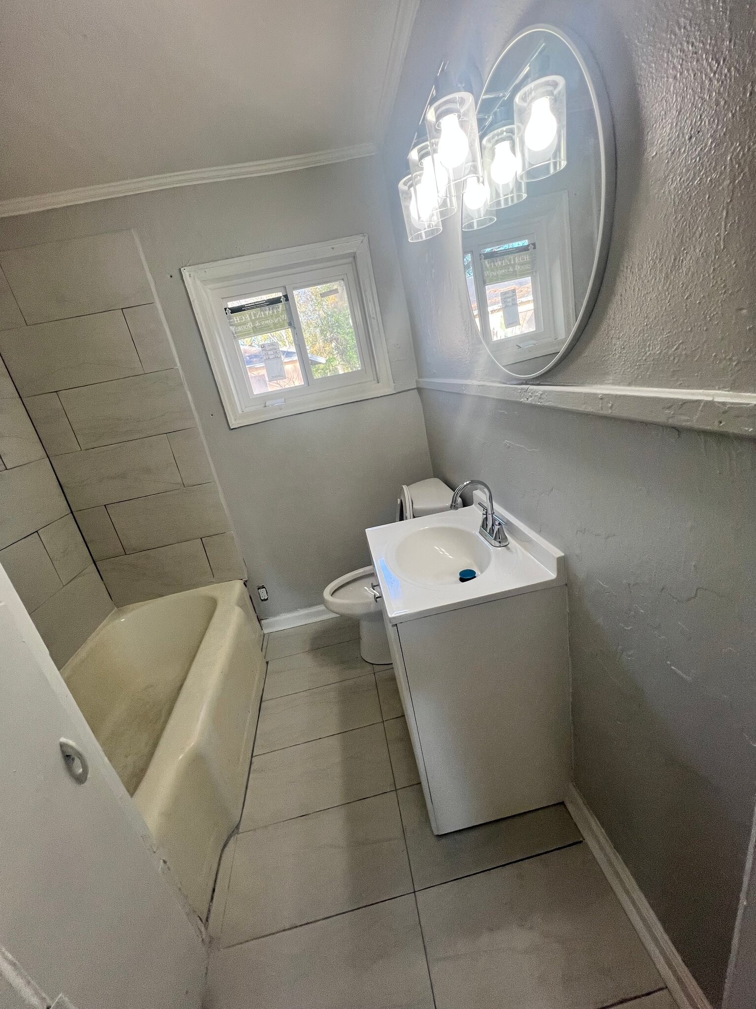 Building Photo - 626 Catalpa Ave