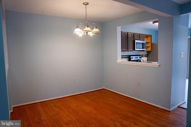 Building Photo - 8654 Venoy Ct