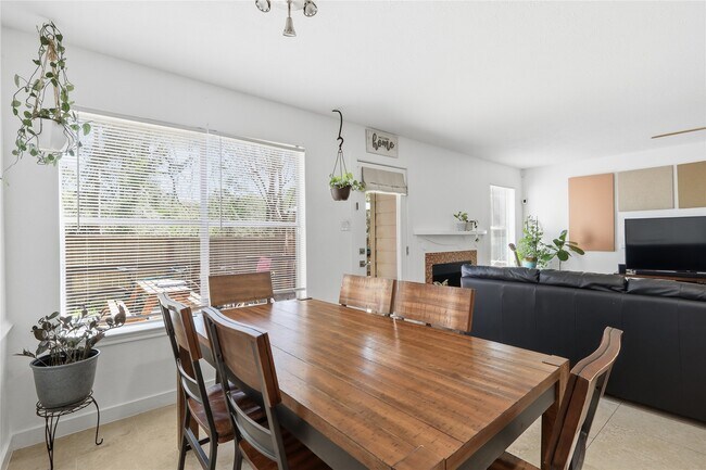 Building Photo - 151 Anise Tree Pl