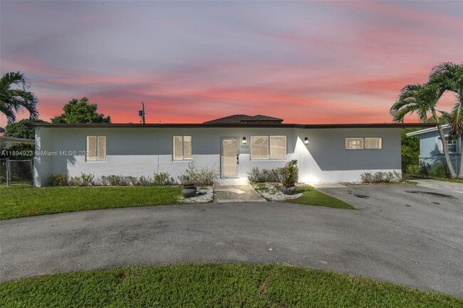 Building Photo - 5520 SW 91 Ave