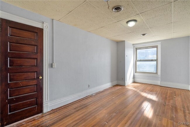 Building Photo - 319 N Salina St