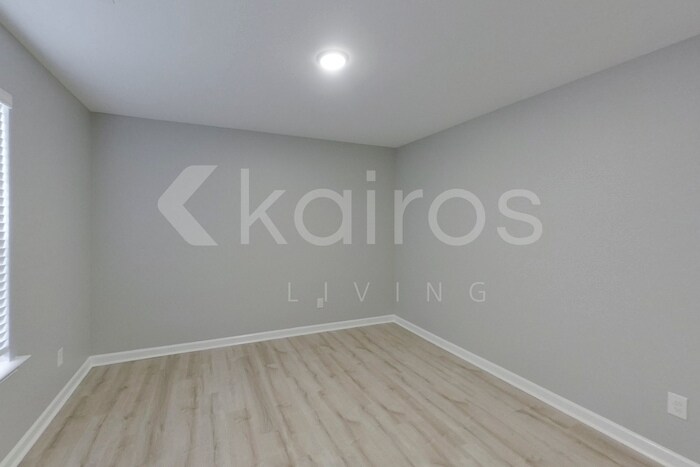 Building Photo - 394 Angela St