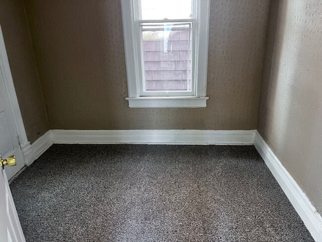 Building Photo - House for Rent 3 BR / 1 BA