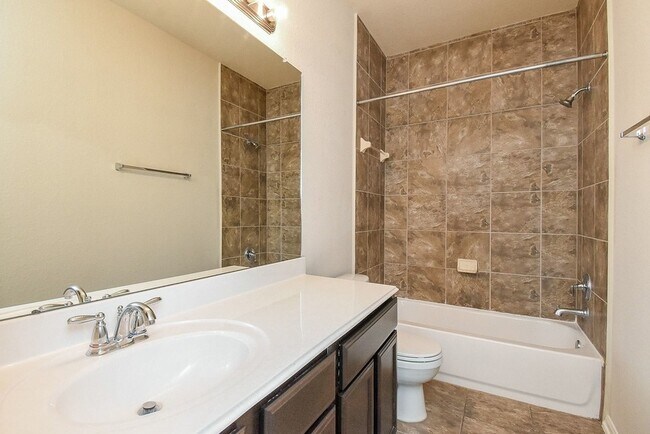 Building Photo - 4215 Mill Oak Dr