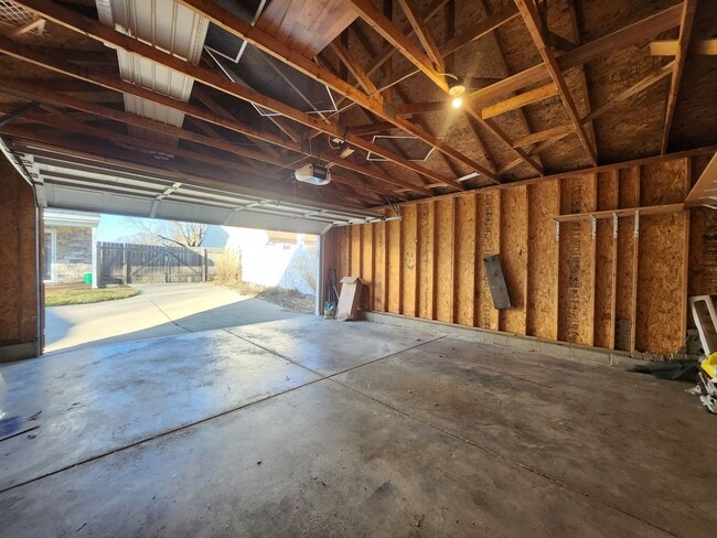 Building Photo - Beautiful 2-Story Home in Northmont School District