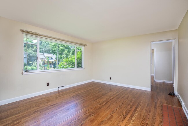 Building Photo - West Asheville House