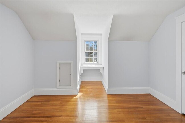 Building Photo - 21 Earlham Way