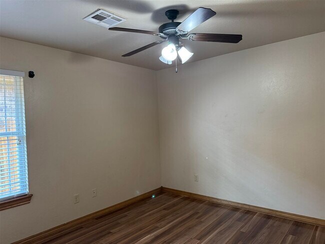 Building Photo - 2310 SW 45th St