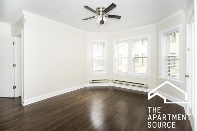 Building Photo - 3817 N Greenview Ave
