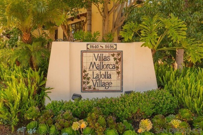 Building Photo - 8642 Villa La Jolla Dr