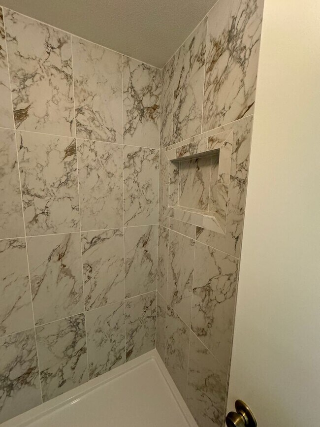 Building Photo - 1042 Awani Dr