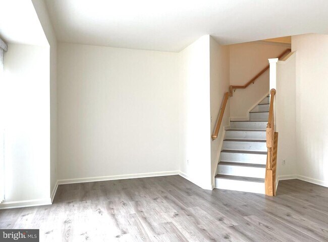 Building Photo - 2540 Banshire Dr