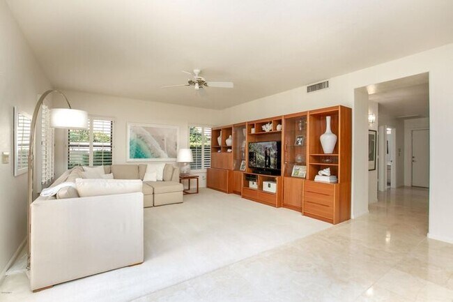 Building Photo - 5 bed 3 bath, 3500 sft in Tempe with pool