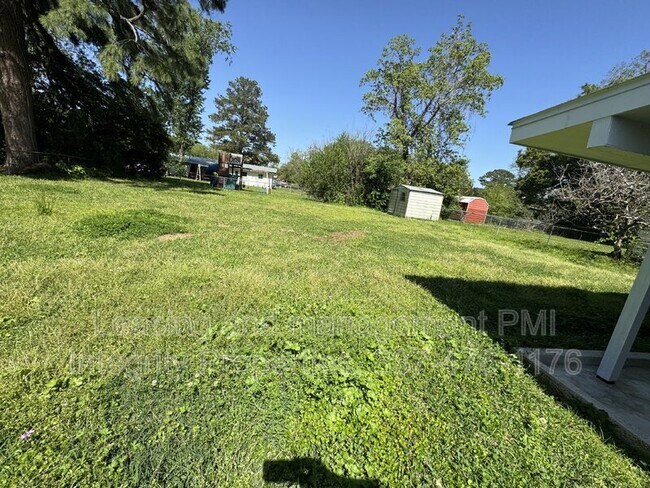 Building Photo - 305 Alice Dr