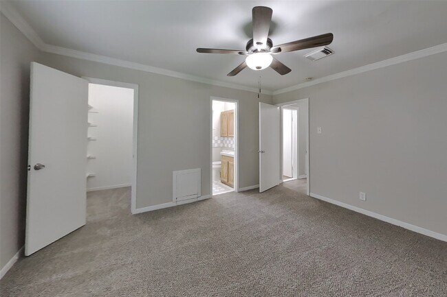 Building Photo - 12306 Foxridge Dr