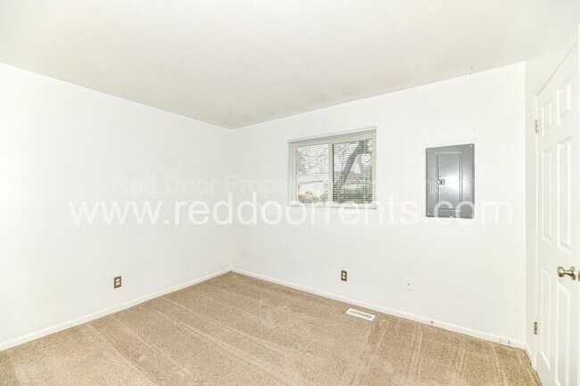 Building Photo - 5361 E Burgess Ave