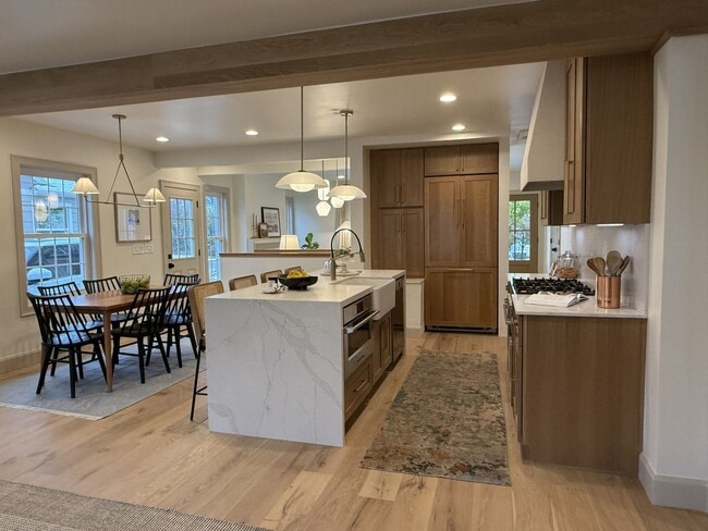 Building Photo - Beautiful Remodeled Sugar House Home