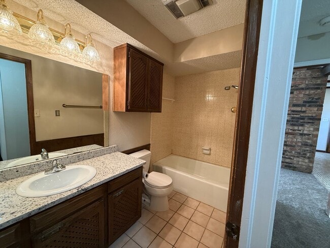 Building Photo - Huge Living Area, Storage Shed, Fenced Yard 3 bedroom Home