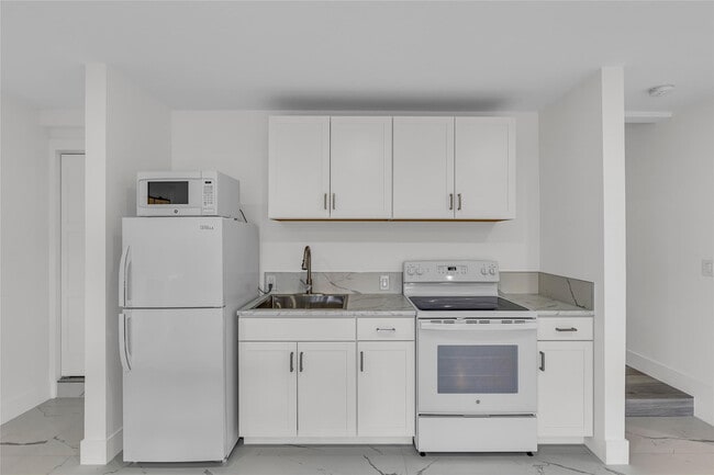 Building Photo - 616 3rd Key Dr