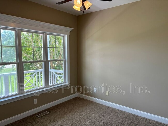 Building Photo - 200 Stillwater Creek Dr
