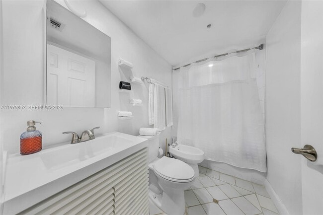 Building Photo - 2951 S Bayshore Dr