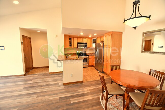 Building Photo - Rancho Bernardo condo| Villa Taviana | Poway School District|