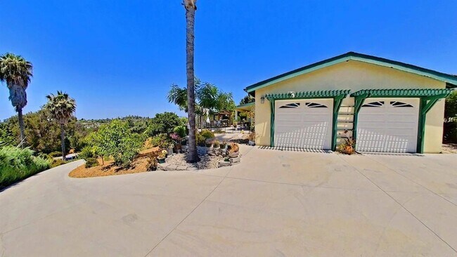 Building Photo - 1150 Marine View Dr