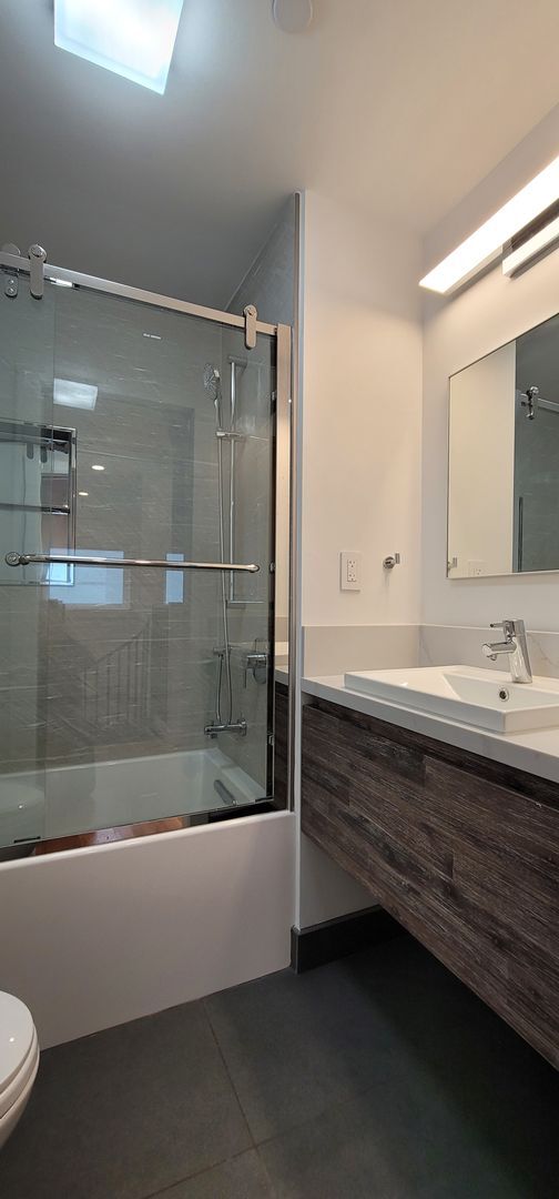 Building Photo - Recently Constructed, Fully Detached, Garden Unit, Utilities Included**