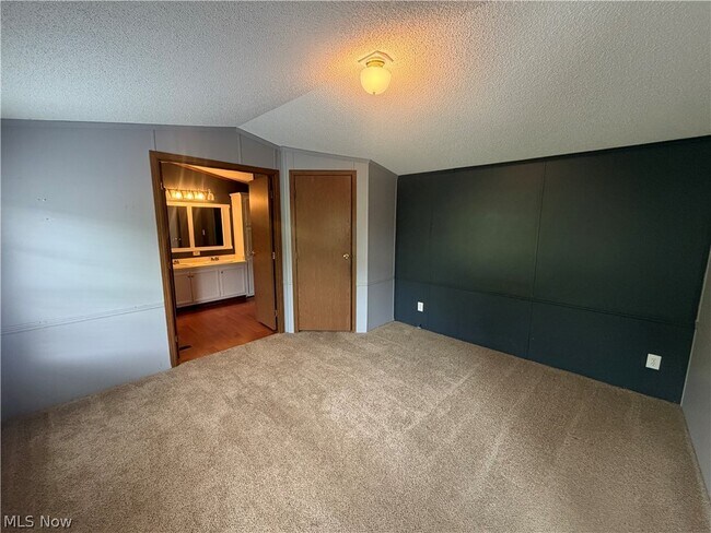 Building Photo - 2476 Cunningham Rd
