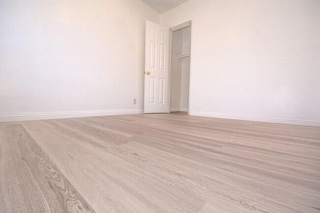 Building Photo - 306 N Azusa Ave