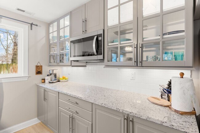 Building Photo - Awesome East Nashville Stone Cottage in gr...
