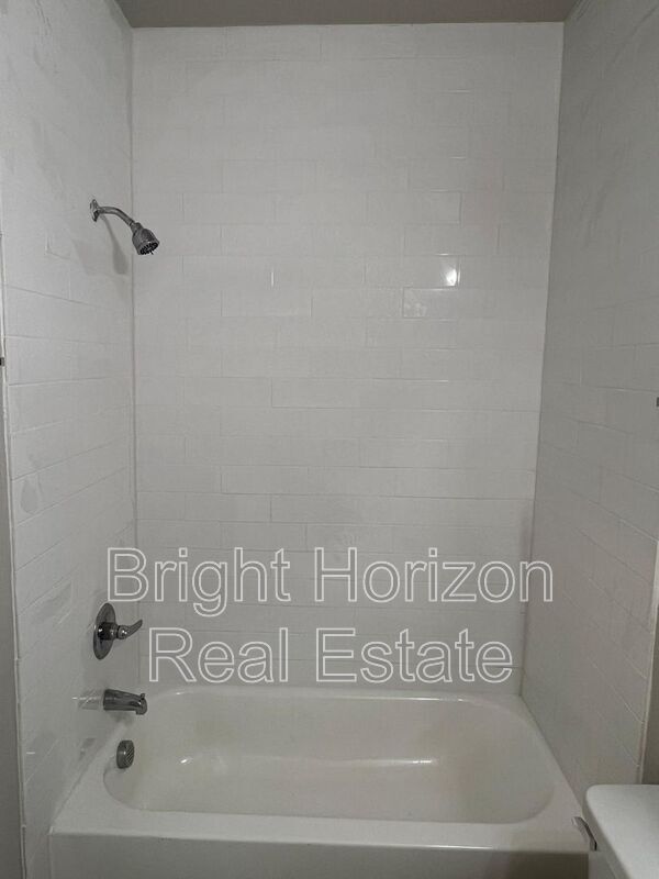 Building Photo - 3409 Valley Vista Dr