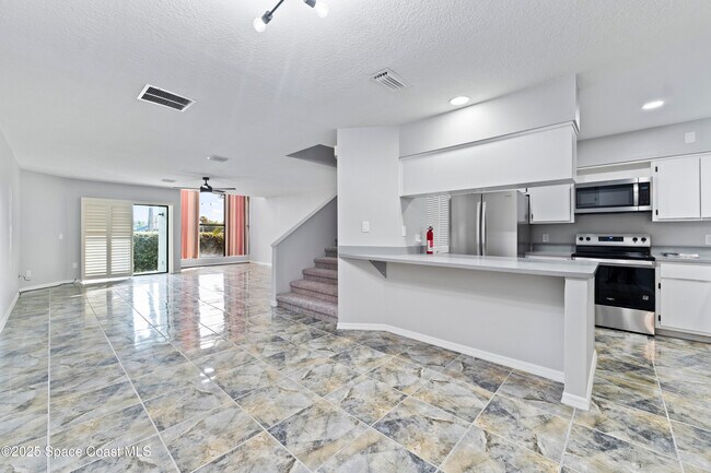 Building Photo - 1251 Beachside Ln