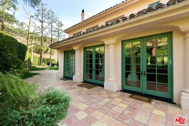 Building Photo - 1450 Cuesta Linda Dr