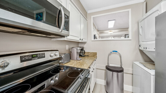 Building Photo - 7205 Thomas Dr