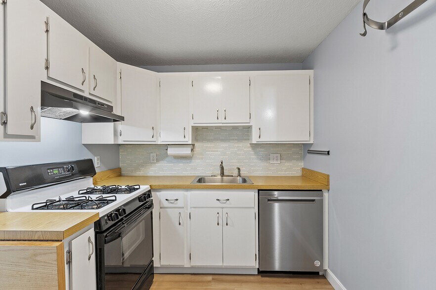 Building Photo - 73 Kennedy Dr