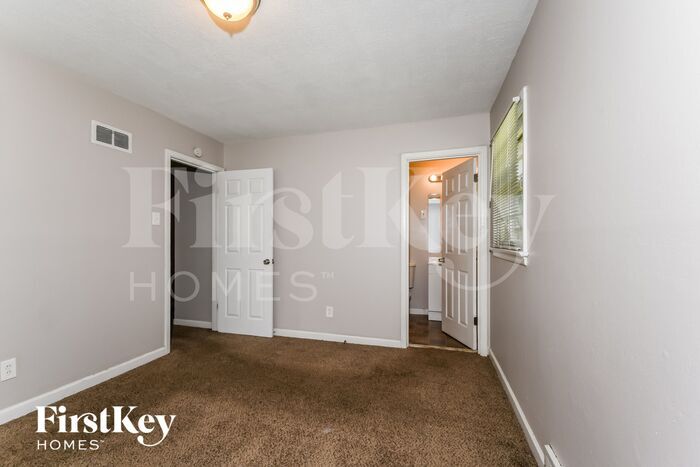 Building Photo - 535 St Anthony Ln