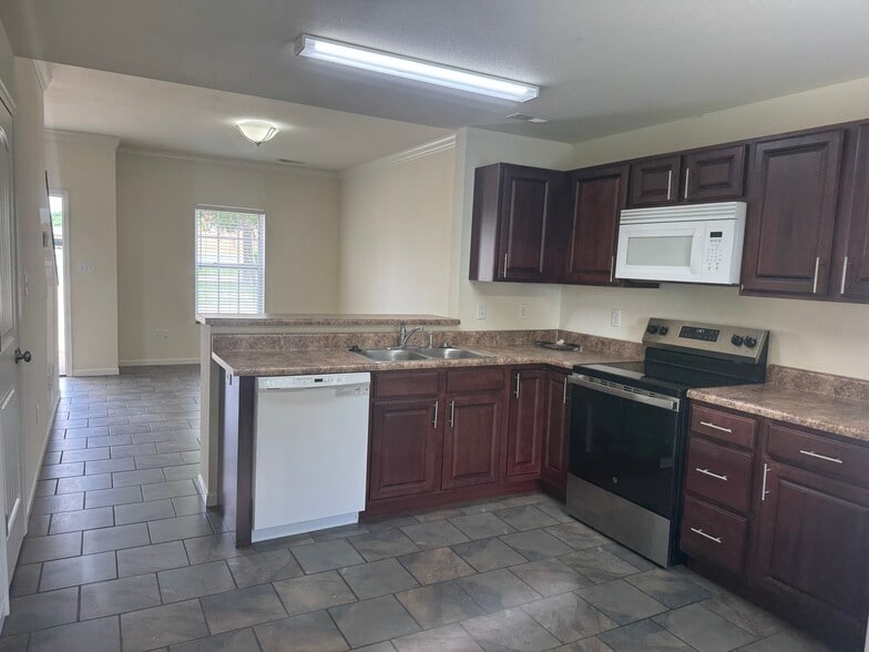 Building Photo - 2970 Doreli Ln