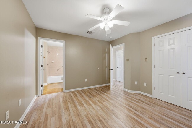 Building Photo - 1422 Southport Blvd