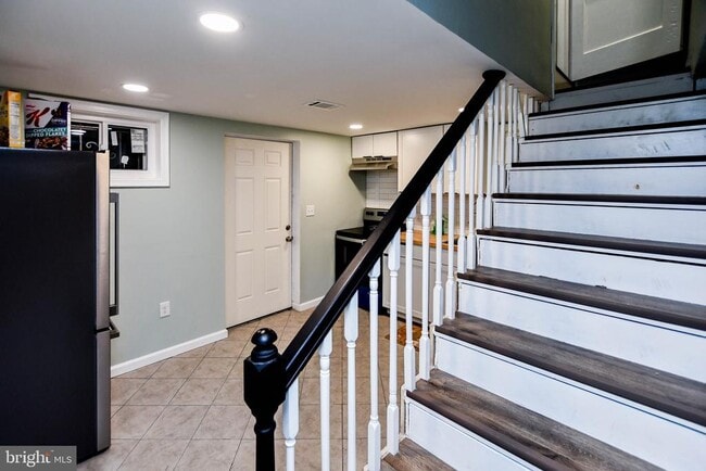 Building Photo - 3802 Cedar Dr