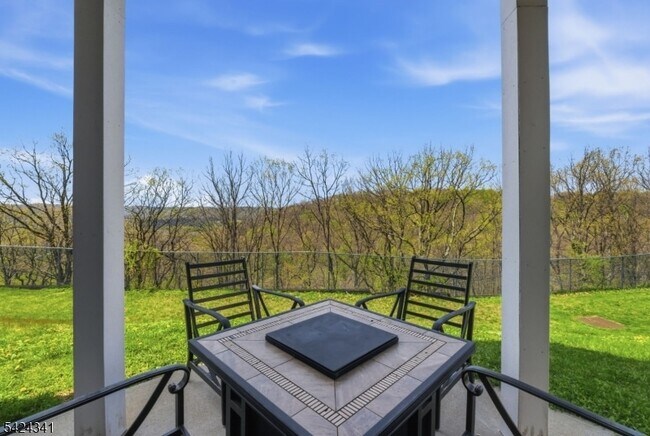 Building Photo - 263 Winding Hill Dr