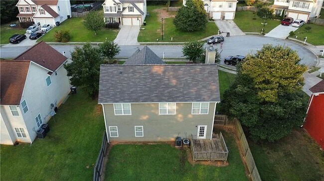 Building Photo - 5 Bedroom 3.5 Bathroom House in Douglasville GA