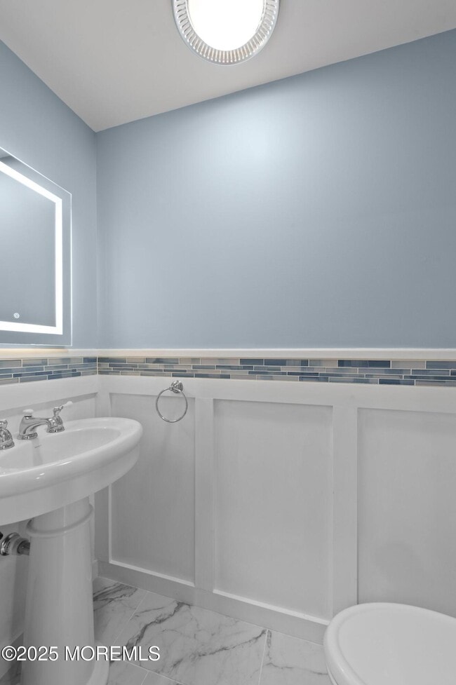 Building Photo - A162 Main St