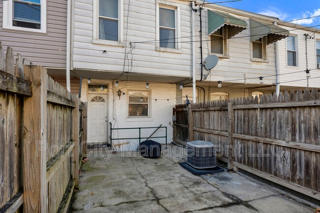 Building Photo - 341 S Macon St.