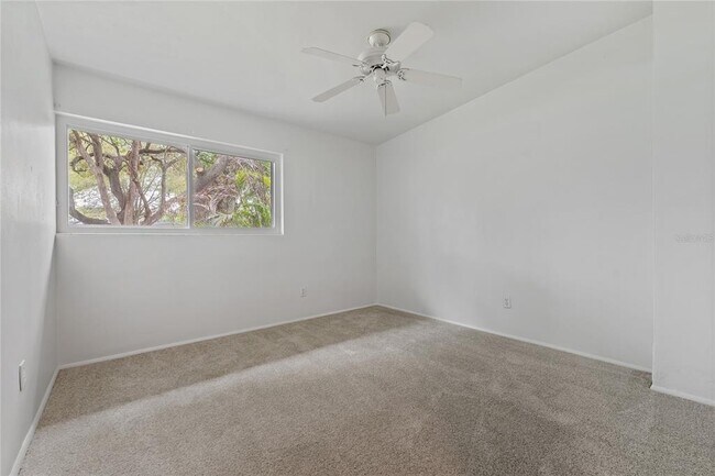 Building Photo - 2115 Sycamore Dr