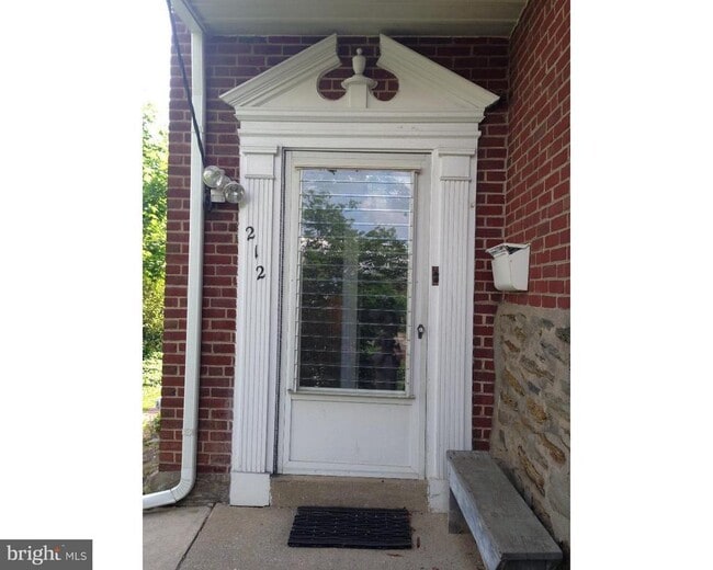 Primary Photo - 214 Grayling Ave