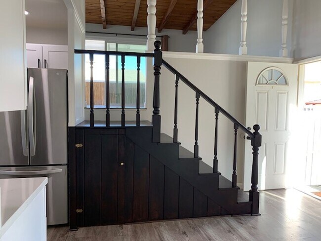 Building Photo - Silverstrand | Oxnard | Newly Renovated 2 Bed + 2 Bath | Office Space!